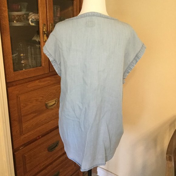 Gap sleeveless chambray top - Picture 3 of 5